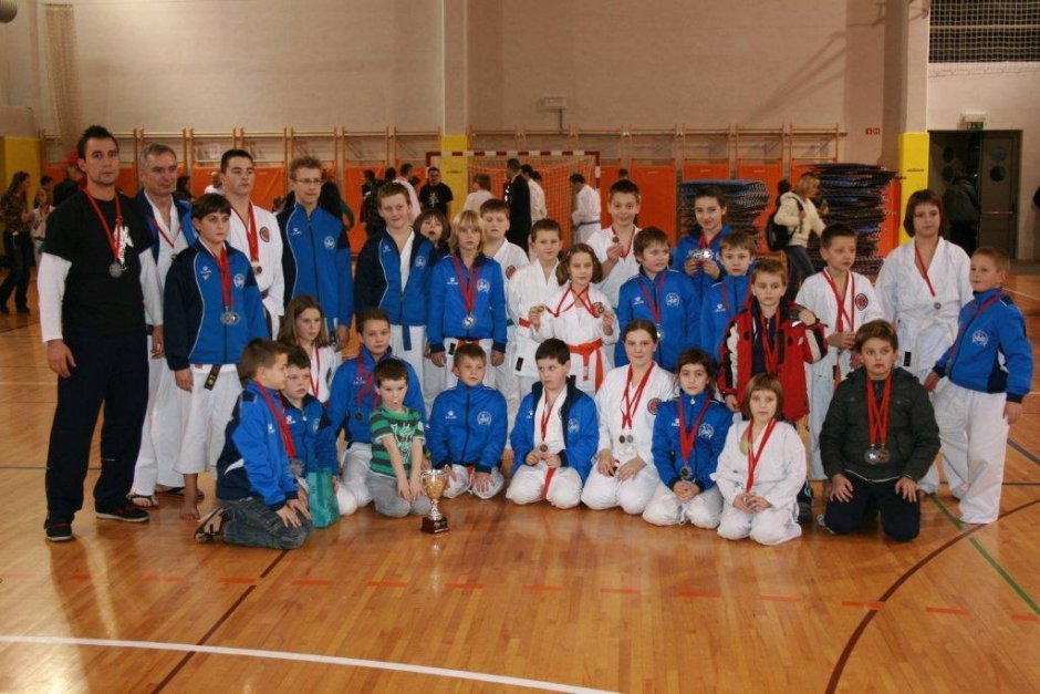Božični turnir v Ihanu, december 2011